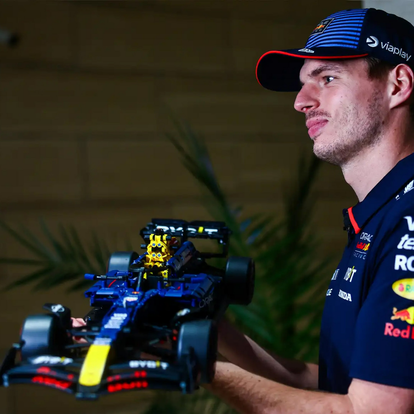 Fórmula 1 - Red Bull Racing ORACLE RB20 (1639 peças)