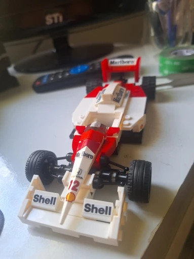 Fórmula 1 - McLaren MP4/4 (200 peças)