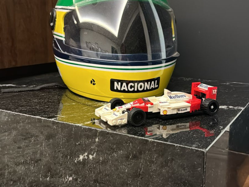 Fórmula 1 - McLaren MP4/4 (200 peças)
