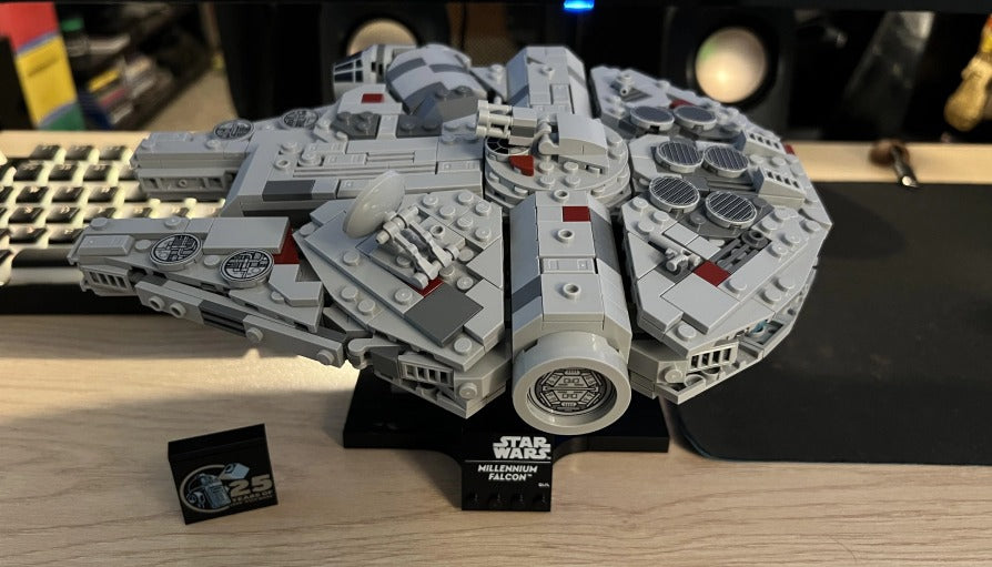 Nave Millenium Falcon - Star Wars (921 peças)