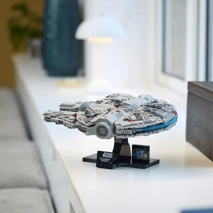 Nave Millenium Falcon - Star Wars (921 peças)