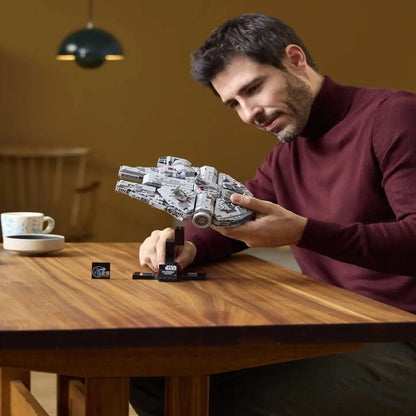Nave Millenium Falcon - Star Wars (921 peças)
