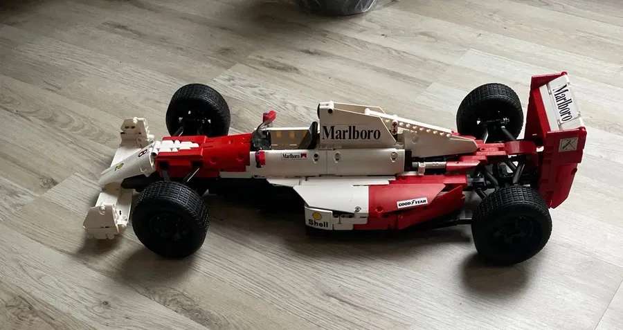 Fórmula 1 - McLaren MP4/8 (819 peças)