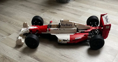 Fórmula 1 - McLaren MP4/8 (819 peças)