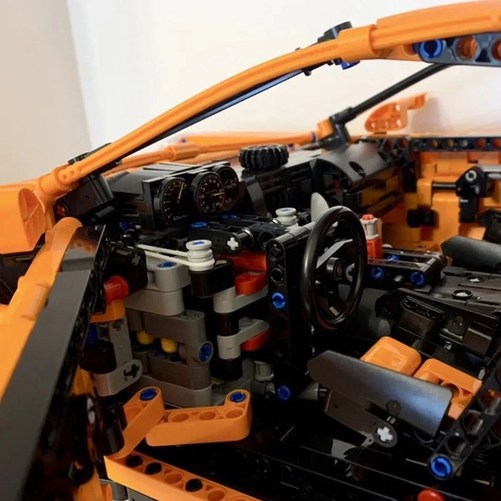 Porsche 911 GT3 RS (2704 peças)